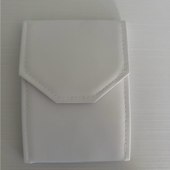 Mikimotto inspired Perl necklace in white with gold tone closure - Picture 7 of 11